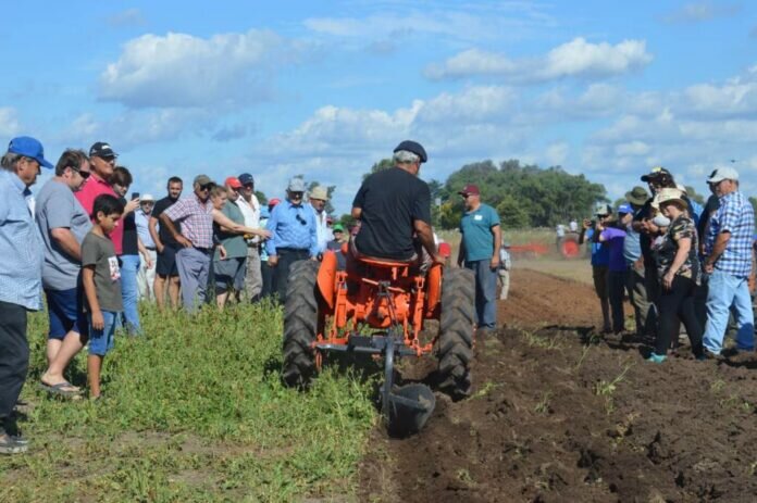 WhatsApp Image 2023-02-07 at 16.00.51 maquinaria agrícola antigua